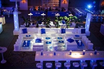 aluguer de lounges para eventos que criam ambientes confortáveis e elegantes. Transforme seu espaço com nossos serviços de aluguel de móveis.